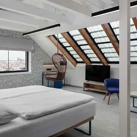 Ea Moment Self Check-in Praha